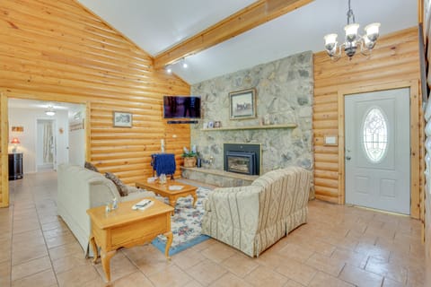 Peaceful Garden City Getaway w/ Grill & Fire Pit House in Ozark Mountains