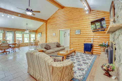 Peaceful Garden City Getaway w/ Grill & Fire Pit House in Ozark Mountains