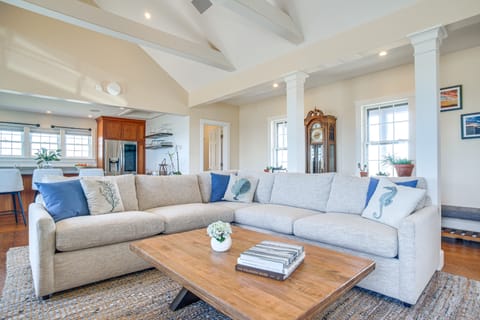 Stunning Ocean View! Beachfront Nantucket Retreat House in Nantucket