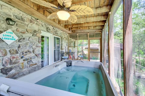 Hot Springs Retreat w/ Private Dock + Hot Tub! Cottage in Piney