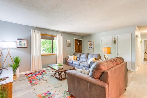 Hot Tub & Fire Pit: Holiday Island Getaway! House in Carroll County