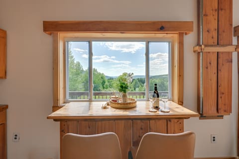 Hot Tub & Amazing Views! Family Catskills Cabin House in Capital District, NY, USA