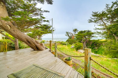 Moss Beach Oceanfront Retreat ~ 20 Mi to San Fran! House in Moss Beach