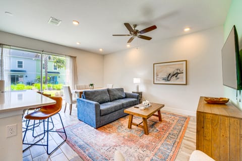 ~ 11 Mi to Disney: Bright Kissimmee Townhome! Apartment in Bay Lake