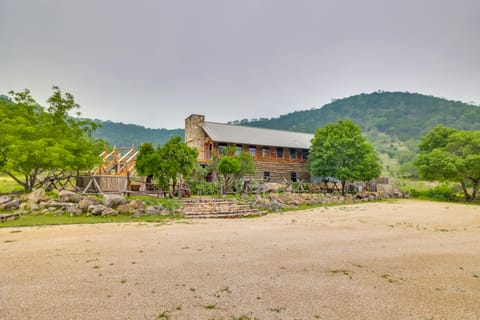 Rural Texas Villa w/ Hot Tub - Horses Welcome! Villa in Rio Grande