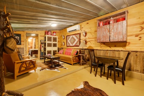 Rural & Horse-Friendly Cabin ~ 24 Mi to Bandera! House in Rio Grande