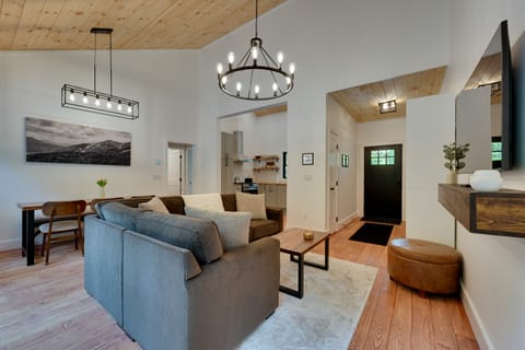 Secluded Wilmington Cabin: Fire Pit & Grill House in Wilmington