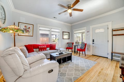 Walk to Midtown: Charming Reno Retreat House in Reno