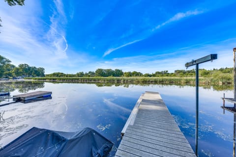 Lakefront Antioch Home: Dock, Kayaks, Game Room! House in Illinois