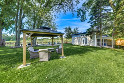 Lakefront Antioch Home: Dock, Kayaks, Game Room! House in Illinois