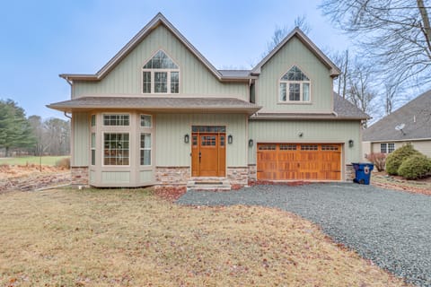 BBQ-Ready Deck: Lake Harmony Home w/ Fire Pit House in Kidder Township