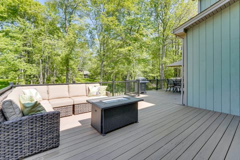 BBQ-Ready Deck: Lake Harmony Home w/ Fire Pit House in Kidder Township