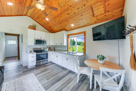 Peaceful Bonners Ferry Cabin w/ Deck & Mtn Views! House in Idaho