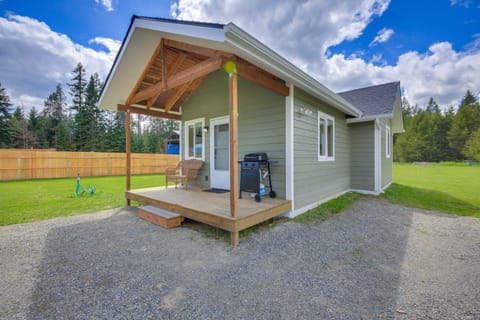 Peaceful Bonners Ferry Cabin w/ Deck & Mtn Views! House in Idaho