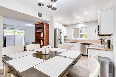 3 Mi to Downtown Reno: Charming Condo w/ Patio Apartment in Reno