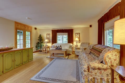 Peaceful Carrollton Retreat w/ Deck & Fire Pit! House in Ohio