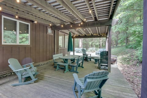 Peaceful Carrollton Retreat w/ Deck & Fire Pit! House in Ohio