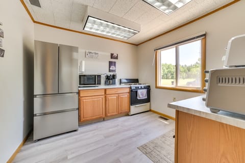 Outdoor Retreat in Atlanta Near Lakes & Trails! Apartment in Michigan