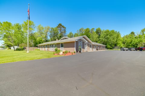 Outdoor Retreat in Atlanta Near Lakes & Trails! Apartment in Michigan