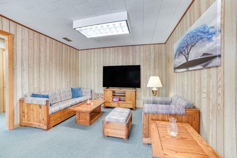 Outdoor Retreat in Atlanta Near Lakes & Trails! Apartment in Michigan