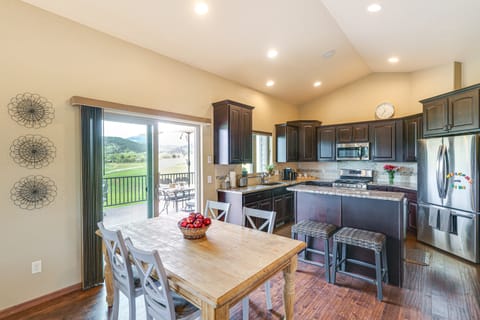 Spearfish Retreat w/ Fireplace + Mountain Views! House in North Lawrence