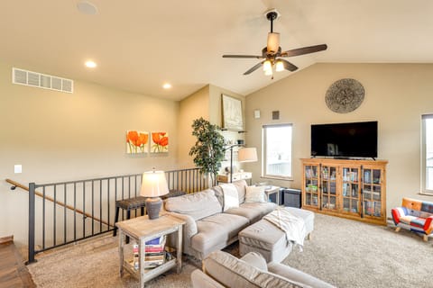 Spearfish Retreat w/ Fireplace + Mountain Views! House in North Lawrence