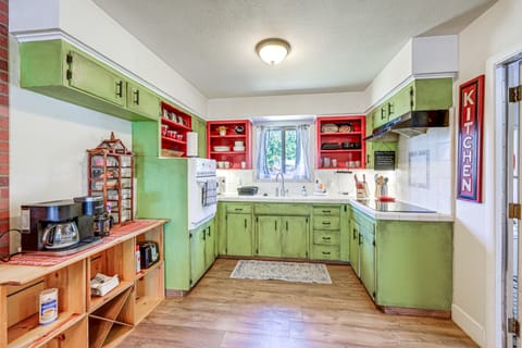 Family-Friendly Clovis Home w/ Gas Grill + Patio! House in Clovis