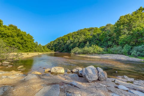 Secluded Vacation Rental Bordering Creek! House in Arkansas