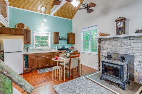 Secluded Vacation Rental Bordering Creek! House in Arkansas