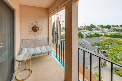 Condo Near Hospitals & 1/2 Mi to Mission Bay! Apartment in Pacific Beach