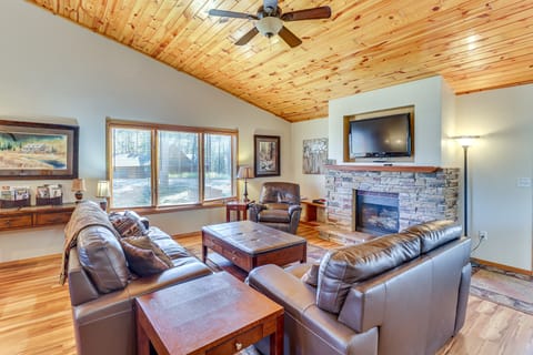 Lead Home in the Mountains w/ Hot Tub + Views! House in North Lawrence