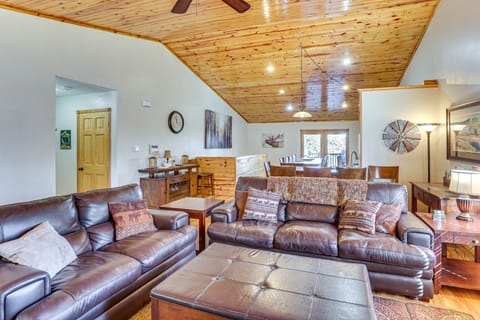 Lead Home in the Mountains w/ Hot Tub + Views! House in North Lawrence