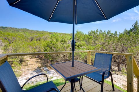 Cozy Canyon Lake Studio w/ Forest & Creek Views! Apartment in Canyon Lake