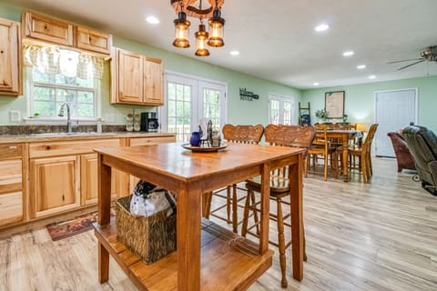 Cotter Home w/ Deck ~ 1 Mi to Big Spring Park! House in Cotter