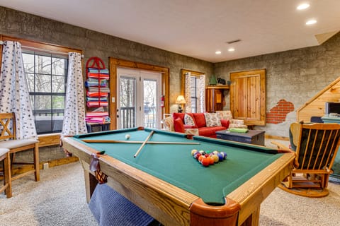 Easy-Access Pigeon Forge Cabin w/ Hot Tub! House in Pigeon Forge