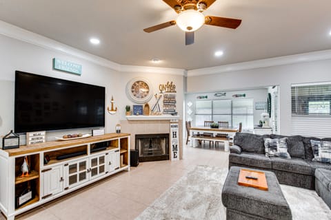 Home on Lake Granbury w/ Hot Tub: 5 Mi to Dtwn! House in Granbury