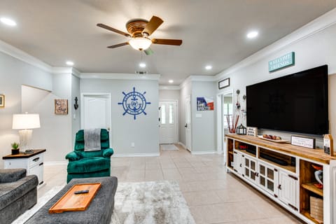 Home on Lake Granbury w/ Hot Tub: 5 Mi to Dtwn! House in Granbury