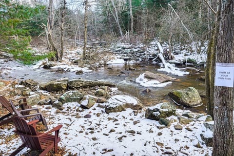 Creek Access & Deck: Family Pocono Pines Cottage Cottage in Pocono Pines