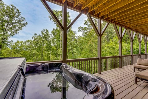 2 Decks, Grill, Hot Tub: Mountain Cabin in Murphy House in Tennessee