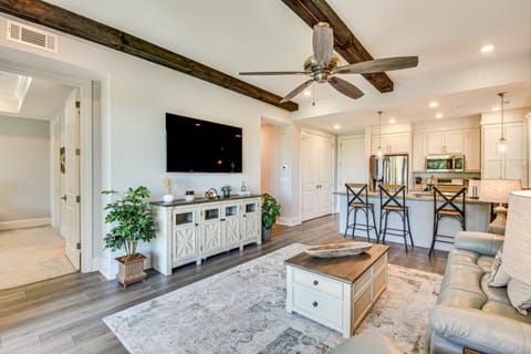 Toccoa Condo on Golf Course w/ Patio & Grill Apartment in Lake Hartwell