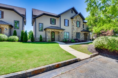 Toccoa Condo on Golf Course w/ Patio & Grill Apartment in Lake Hartwell