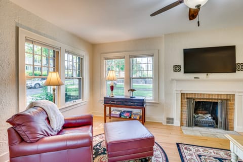 Charming Lake Mills Home Near Rock Lake & Beach House in Wisconsin