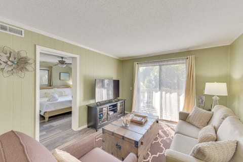 1 Mi to Beach, Pool Access: Hilton Head Island Gem Apartment in Hilton Head Island