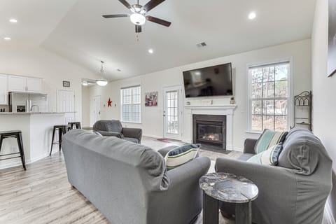 101 Reasons to Stay! Savannah Lakes Village Home House in Clarks Hill Lake