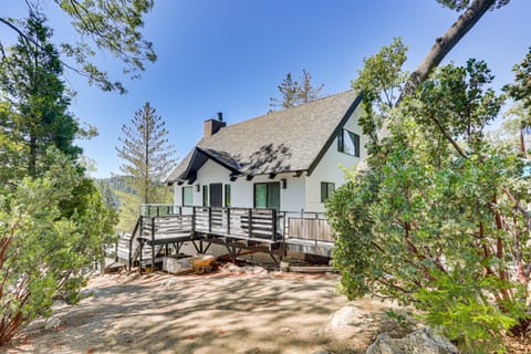 Lake Arrowhead Cabin w/ Hot Tub & Mountain Views! House in Lake Arrowhead