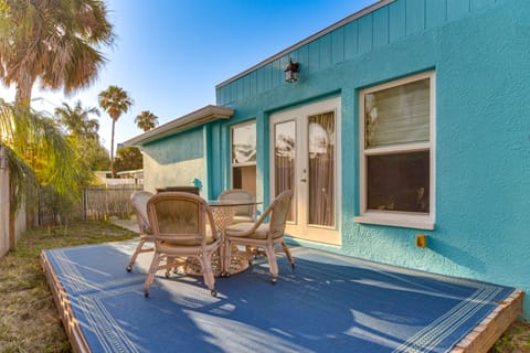 Redington Shores Retreat - Walk to Beach Access! House in Redington Shores