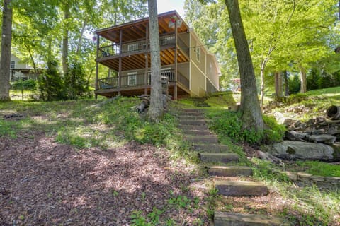Riverfront Cottage Near Rock Island State Park Cottage in Tennessee