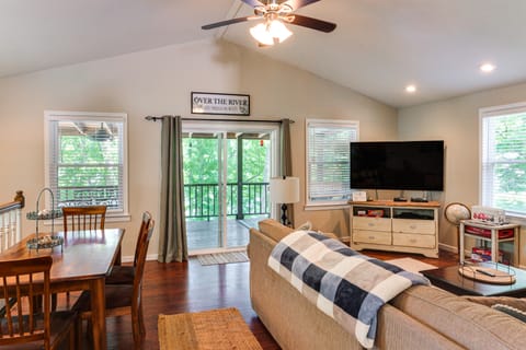 Riverfront Cottage Near Rock Island State Park Cottage in Tennessee