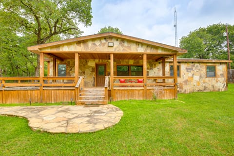 Deck & Fire Pit: Unique Pottsboro Haven House in Lake Texoma