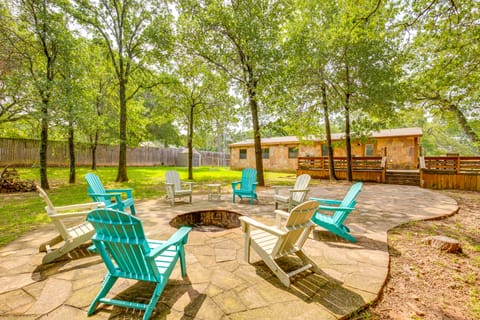 Deck & Fire Pit: Unique Pottsboro Haven House in Lake Texoma